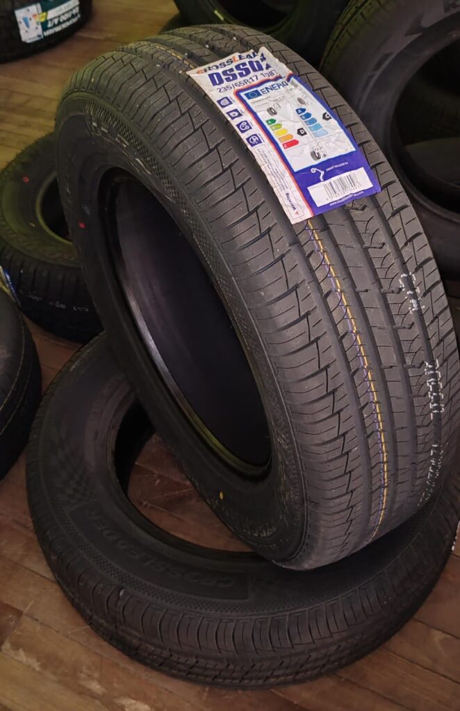 Llanta 235/65R17 Crossleader