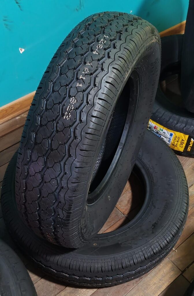 Llanta 185R14 Maxwind
