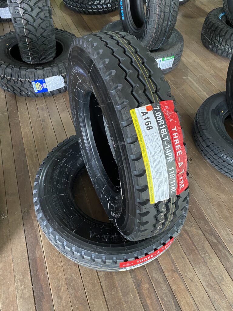 Llanta 700R16 Three-A