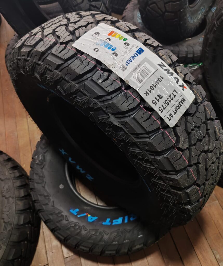 Llanta 235/75R15 Zmax